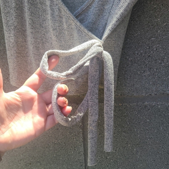 Caution to The Wind faux wrap crop top - Picture 8 of 8